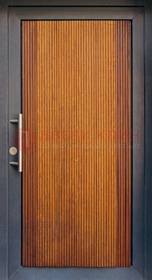 Коричневая входная дверь c МДФ панелью ЧД-03 в частный дом Кириши