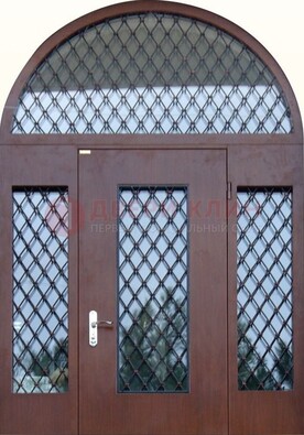 Крепкая стальная арочная дверь со стеклом и ковкой ДА-21 Кириши