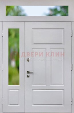 Белая полуторная железная дверь со стеклом и фрамугами ДФГ-10 Кириши