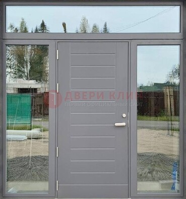 Серая стальная дверь с панелью МДФ и стеклянными фрамугами ДФГ-28 Кириши