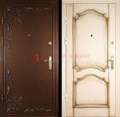 Квартирная коричневая стальная дверь с ковкой ДК-1 Кириши