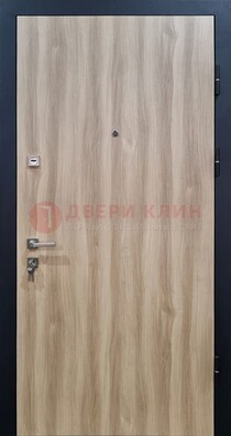 Светлая металлическая дверь с МДФ ДМ-340 Кириши