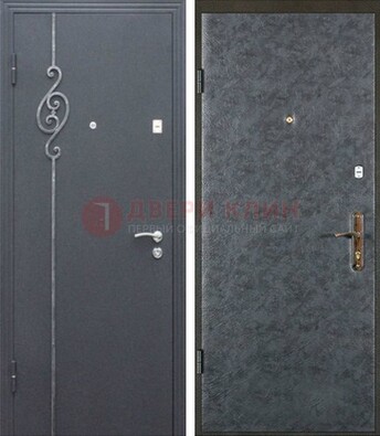 Серая стальная дверь с порошковым окрасом и ковкой ДП-109 Кириши