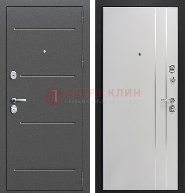 Серая железная дверь с порошковым напылением и МДФ с молдингами ДП-264 Кириши
