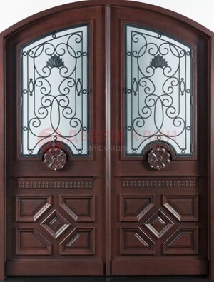 Арочная коричневая парадная дверь ДПР-66 Кириши