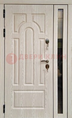Белая металлическая дверь со стеклом ДС-68 Кириши