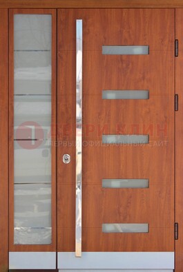 Коричневая металлическая дверь со стеклом ДС-72 Кириши