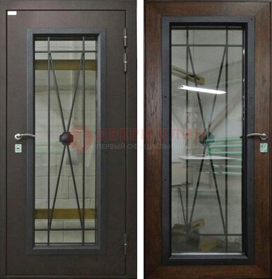 Коричневая железная дверь со стеклом для частного дома ДС-8 Кириши