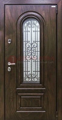 Темная филенчатая железная дверь со стеклом и ковкой ДСК-102 Кириши