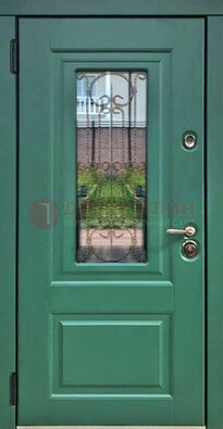 Зеленая металлическая дверь со стеклом и ковкой ДСК-113 Кириши