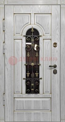 Светлая железная дверь со стеклом и ковкой для частного дома ДСК-122 Кириши