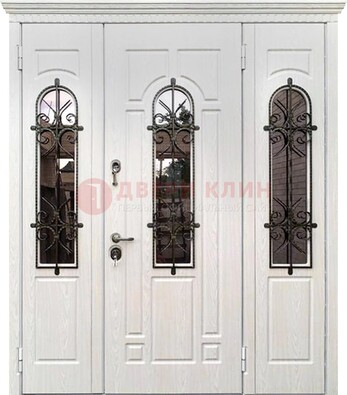 Белая распашная стальная дверь со стеклом и ковкой ДСК-125 в Тольятти