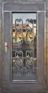 Коричневая наружная дверь порошок со стеклом и ковкой ДСК-160 Кириши