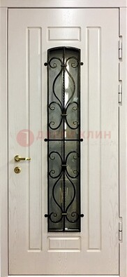 Распашная дверь с узким стеклом и ковкой ДСК-31 Кириши