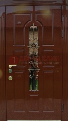 Красивая металлическая дверь со стеклом и ковкой ДСК-33 Кириши