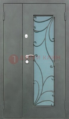 Двухстворчатая железная дверь со стеклом и ковкой ДСК-40 Кириши