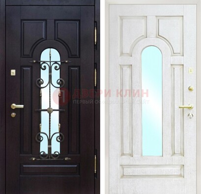 Металлическая дверь со стеклом и ковкой ДСК-55 в частный дом Кириши