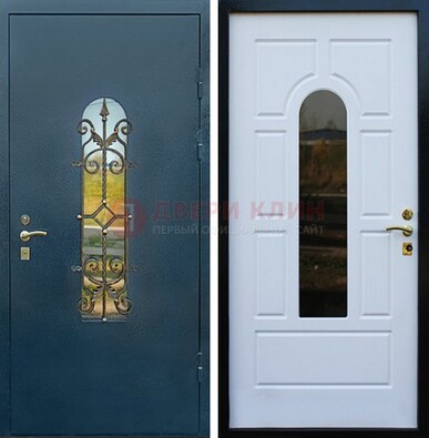 Входная дверь Дверь со стеклом и ковкой ДСК-71 для кирпичного дома в Сосновый Бор