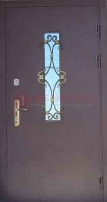 Металлическая дверь со стеклом и ковкой ДСК-77 в панельный дом в Сосновый Бор