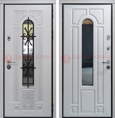 Белая стальная дверь с виноритом и ковкой снаружи ДВТ-197 Кириши