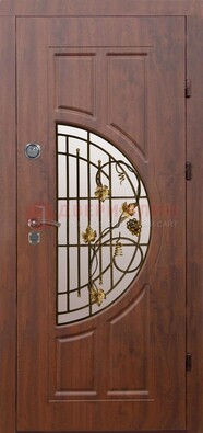 Стальная коричневая дверь с виноритом и ковкой ДВТ-82 Кириши