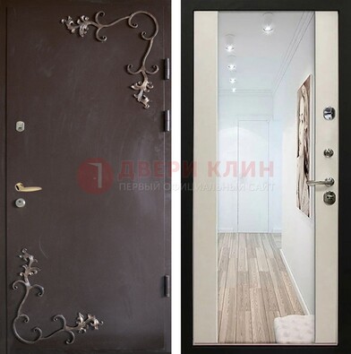Железная дверь с порошковым напылением Темное серебро cо светлой МДФ с зеркалом ДЗ-109 Кириши