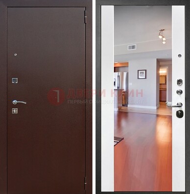 Темная дверь с порошковым покрытием с белой МДФ и зеркалом ДЗ-67 Кириши