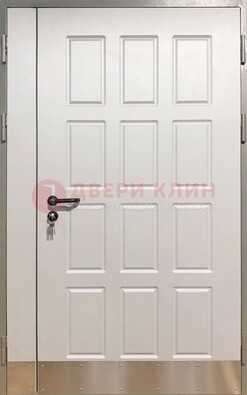 Белая полуторная железная дверь ПЛ-1 Кириши