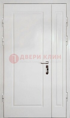 Полуторная металлическая дверь с МДФ в белом цвете ПЛ-24 Кириши