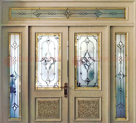 Светлая парадная стальная дверь с витражами ВЖ-6 Кириши